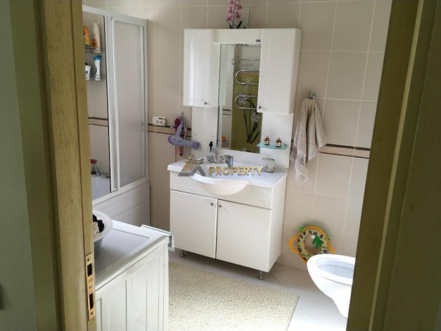 Двухэтажная меблированная вилла 3+1 с зеленой территорией в районе Конаклы, 220 м2 - Ракурс 13