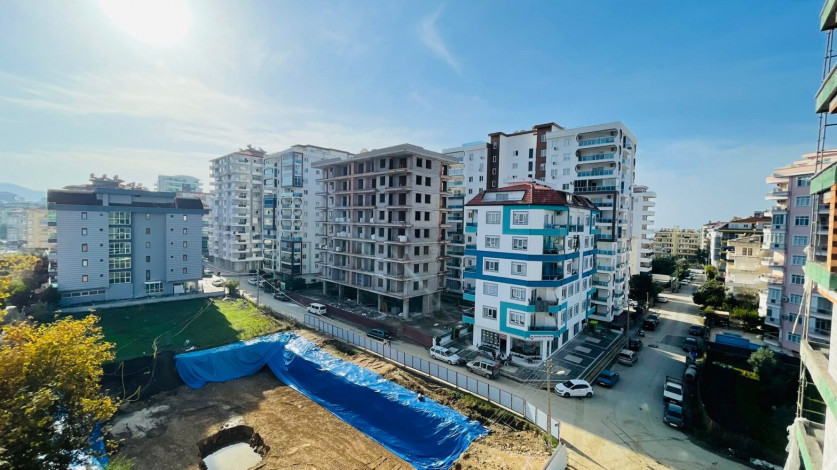 Меблированная трехкомнатная квартира в 300 метрах от моря в районе Махмутлар, 120 м2 - Ракурс 2