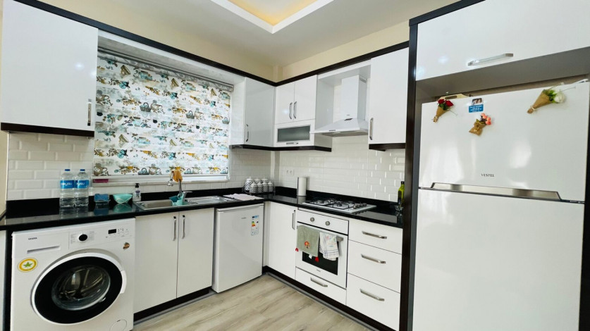 Меблированная трехкомнатная квартира в 300 метрах от моря в районе Махмутлар, 120 м2 - Ракурс 9