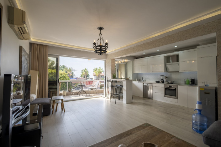 Квартира 2+1 на первой линии пляжа Клеопатры возле пещеры Дамлаташ, 105 м2 - Ракурс 20