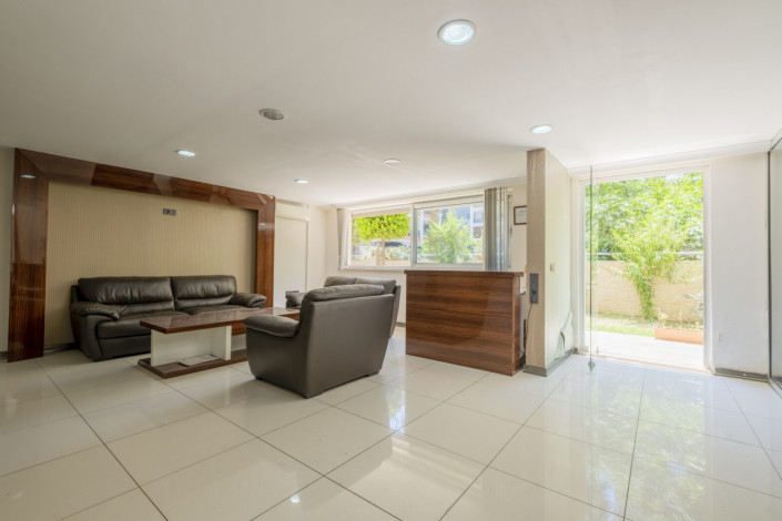 Двухуровневые апартаменты 3+2 с выходом в сад в районе Клеопатры, 190 м2 - Ракурс 3