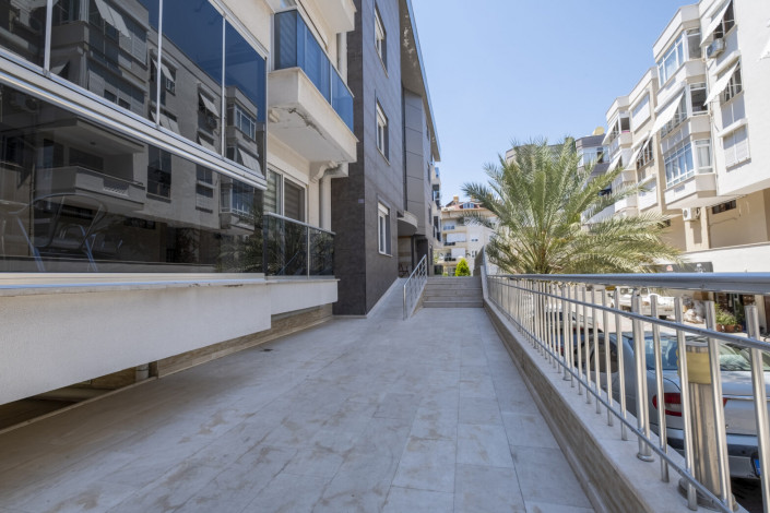 Двухуровневые апартаменты 3+2 с выходом в сад в районе Клеопатры, 190 м2 - Ракурс 18