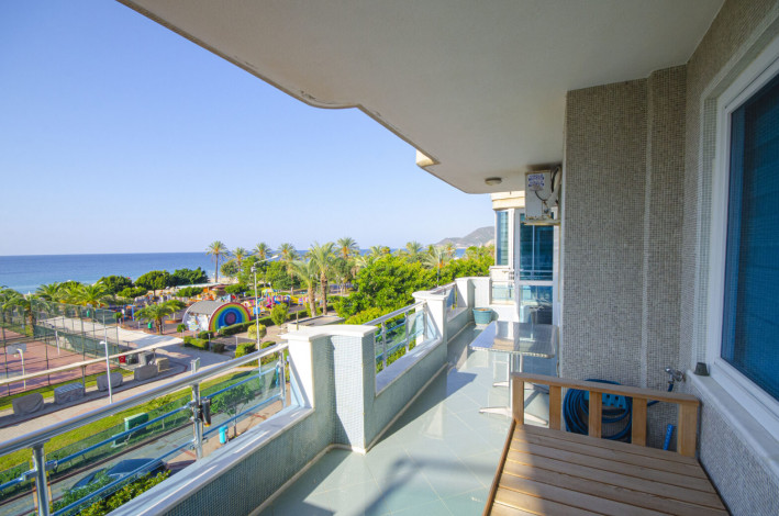 Квартира 3+1 на первой линии пляжа Клеопатры с шикарным видом на море, 120 м2 - Ракурс 4