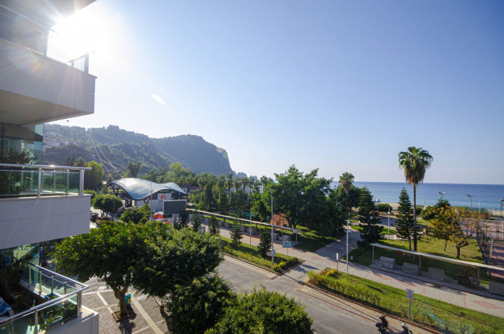 Квартира 3+1 на первой линии пляжа Клеопатры с шикарным видом на море, 120 м2 - Ракурс 5