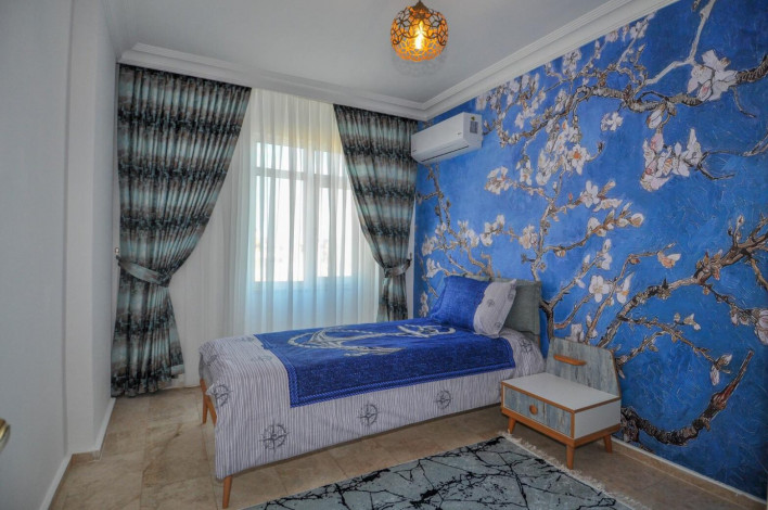 Четырехкомнатная квартира в центре Махмутлара в 100 метрах от Средиземного моря, 135 м2 - Ракурс 2