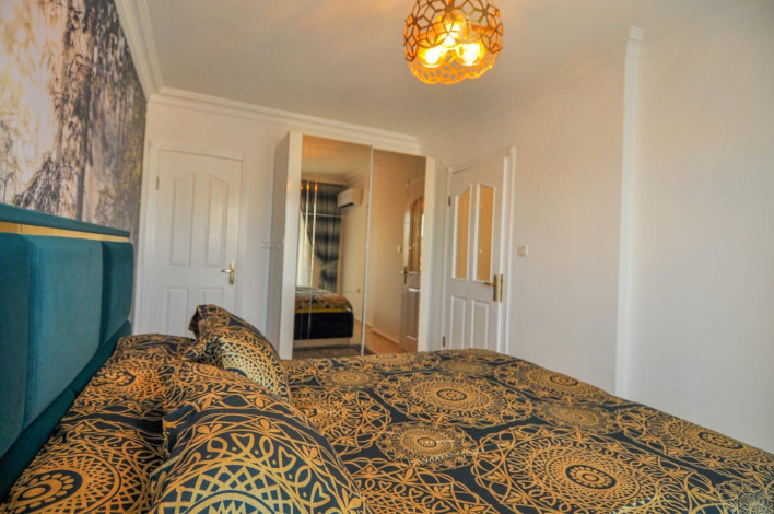 Четырехкомнатная квартира в центре Махмутлара в 100 метрах от Средиземного моря, 135 м2 - Ракурс 3