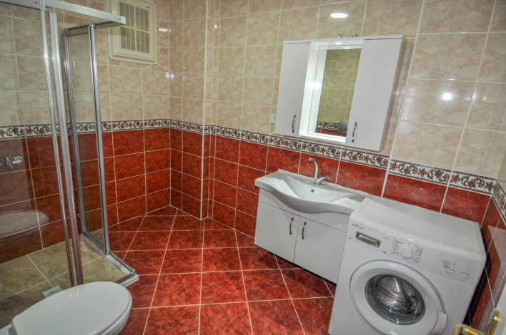 Четырехкомнатная квартира в центре Махмутлара в 100 метрах от Средиземного моря, 135 м2 - Ракурс 5