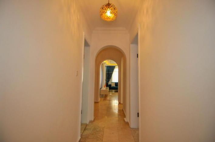 Четырехкомнатная квартира в центре Махмутлара в 100 метрах от Средиземного моря, 135 м2 - Ракурс 6