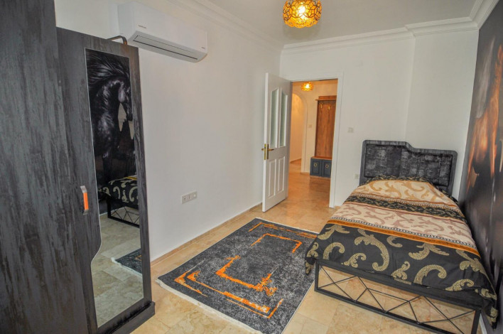 Четырехкомнатная квартира в центре Махмутлара в 100 метрах от Средиземного моря, 135 м2 - Ракурс 12