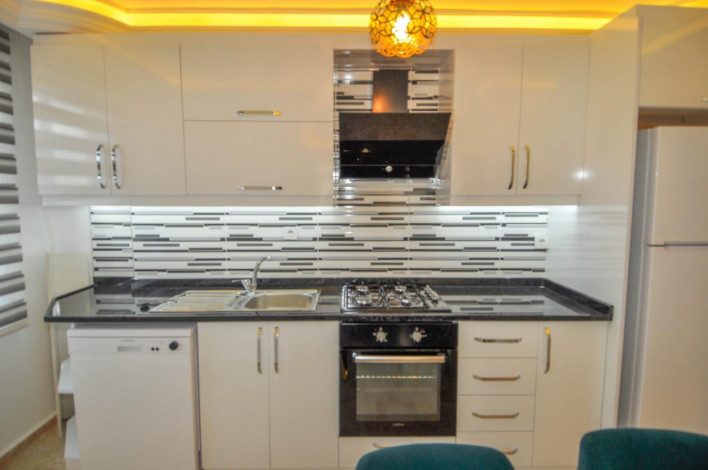 Четырехкомнатная квартира в центре Махмутлара в 100 метрах от Средиземного моря, 135 м2 - Ракурс 15