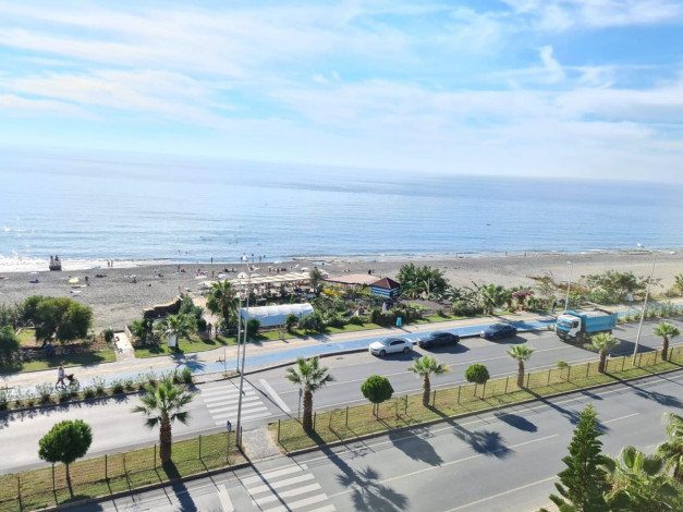 Пятикомнатная квартира большой площади на берегу моря в Махмутларе, 250 м2 - Ракурс 5