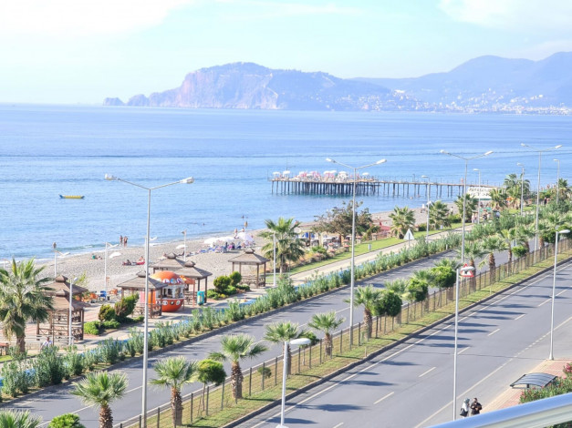 Пятикомнатная квартира большой площади на берегу моря в Махмутларе, 250 м2 - Ракурс 20