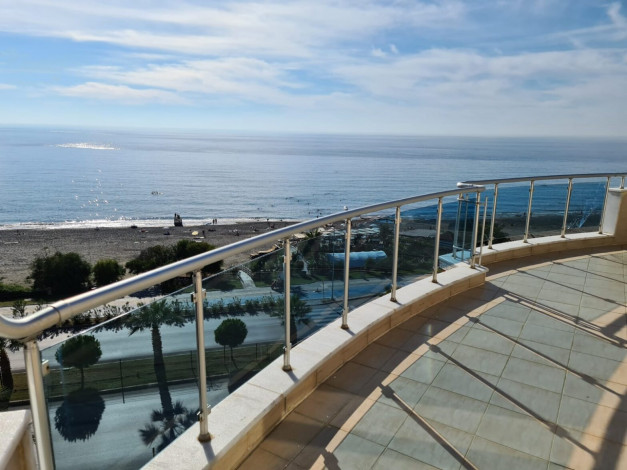 Пятикомнатная квартира большой площади на берегу моря в Махмутларе, 250 м2 - Ракурс 21