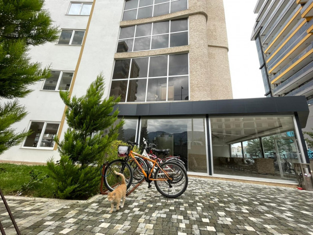 Меблированная трехкомнатная квартира в 400 метрах от Средиземного моря в районе Махмутлар, 110м2 - Ракурс 2