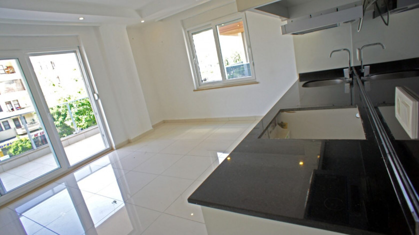 Уютная трехкомнатная квартира в центре Аланьи в районе пляжа Клеопатра, 85 м2 - Ракурс 2