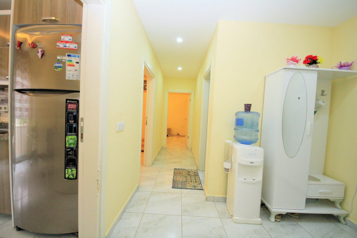 Меблированная двухкомнатная квартира с отдельной кухней в районе Махмутлар, 120м - Ракурс 13