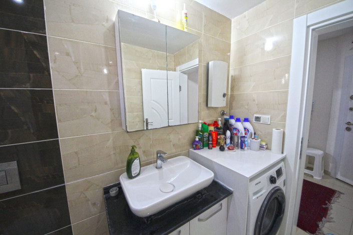 Квартира 1+1 в центральной части Махмутлара с отличной планировкой с мебелью, 70 м2 - Ракурс 2