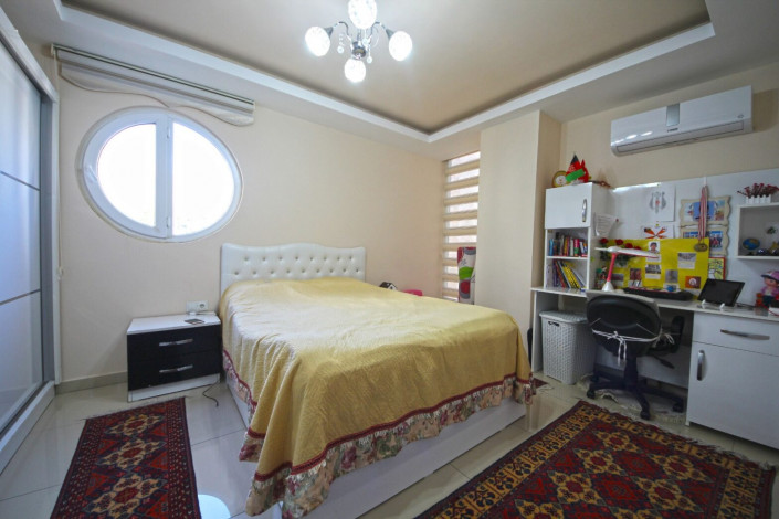 Квартира 1+1 в центральной части Махмутлара с отличной планировкой с мебелью, 70 м2 - Ракурс 3