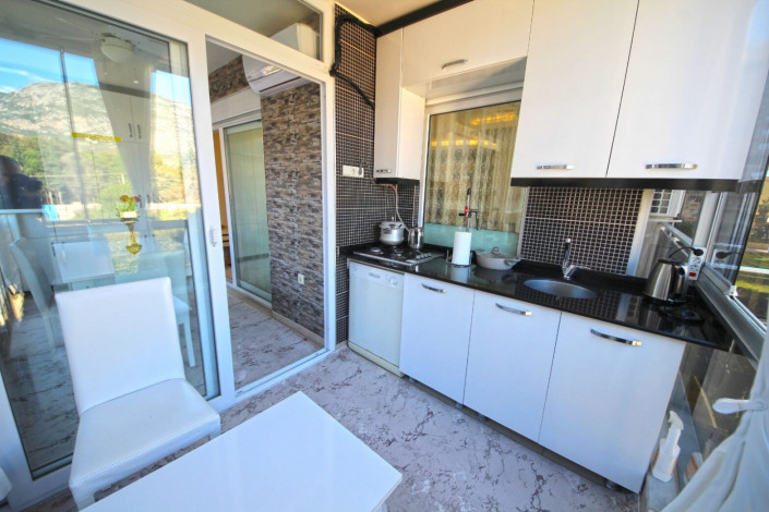 Квартира 1+1 в центральной части Махмутлара с отличной планировкой с мебелью, 70 м2 - Ракурс 12