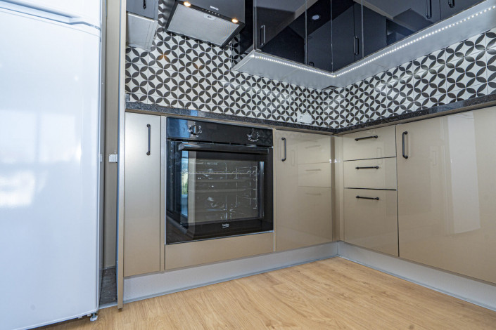 Квартира планировки 1+1 с новой мебелью по отличной цене в районе Газипаша, 45 м2 - Ракурс 16