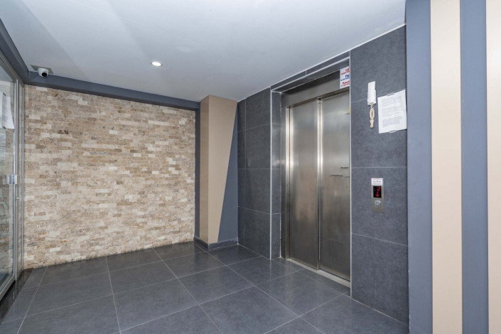 Квартира 2+1 с новой мебелью в самом центре Алании в новом доме с инфраструктурой, 100 м2 - Ракурс 9