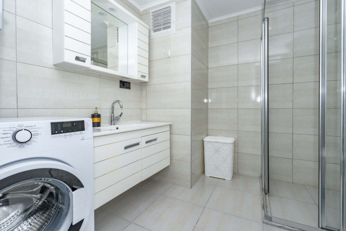 Квартира 2+1 с новой мебелью в самом центре Алании в новом доме с инфраструктурой, 100 м2 - Ракурс 26