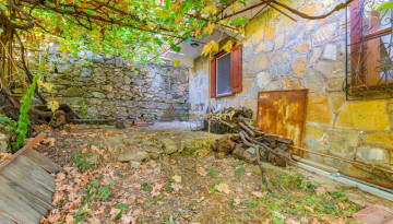 Дом с камином 3+1 с участком вдали от шума и суеты в горах Махмутлара, 260 м2 - Ракурс 2