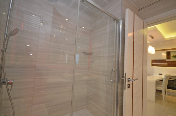 Квартира 1+1 с мебелью в комплексе на первой линии моря в Махмутларе, 66 м2 - Ракурс 6