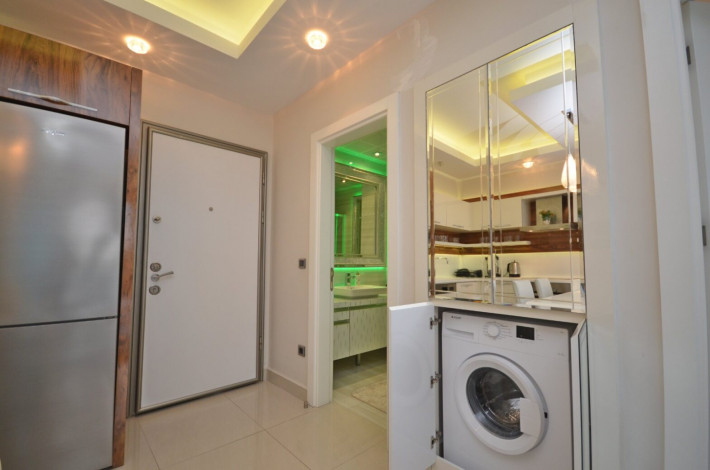 Квартира 1+1 с мебелью в комплексе на первой линии моря в Махмутларе, 66 м2 - Ракурс 9