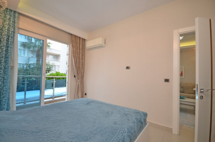 Квартира 1+1 с мебелью в комплексе на первой линии моря в Махмутларе, 66 м2 - Ракурс 12