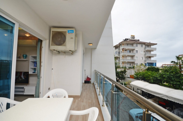 Квартира 1+1 с мебелью в комплексе на первой линии моря в Махмутларе, 66 м2 - Ракурс 18