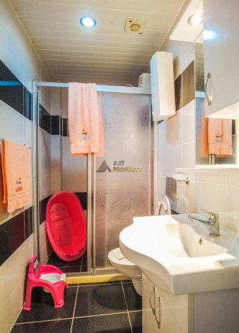 Срочная продажа квартиры 1+1 с мебелью в центре Махмутлара, 55 м2 - Ракурс 2