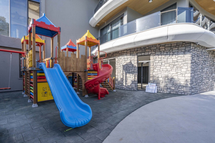 Просторная трехкомнатная квартира в шикарном комплексе в районе Каргыджак, 140 м2 - Ракурс 5