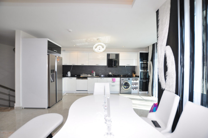 Четырехкомнатная квартира-дуплекс в одном из лучших комплексов Махмутлара, 165 м2 - Ракурс 28