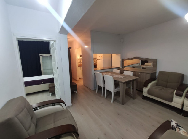 Бюджетная трехкомнатная квартира с мебелью и техникой в районе Махмутлар, 90 м2 - Ракурс 5