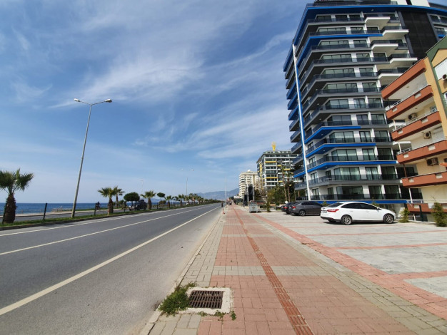 Трехкомнатная квартира со свежим ремонтом в 50 метрах от моря в Махмутлар, 120 м2 - Ракурс 3