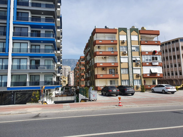 Трехкомнатная квартира со свежим ремонтом в 50 метрах от моря в Махмутлар, 120 м2 - Ракурс 4