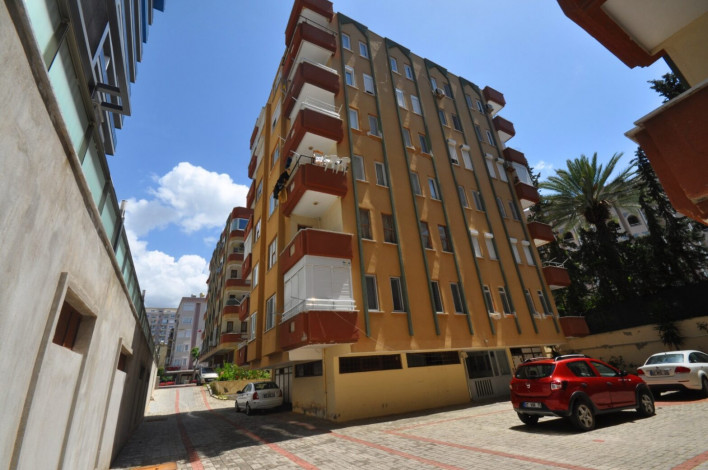 Трехкомнатная квартира со свежим ремонтом в 50 метрах от моря в Махмутлар, 120 м2 - Ракурс 5