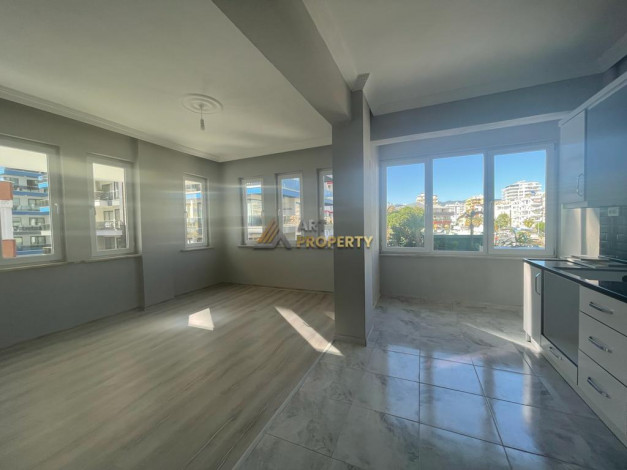 Трехкомнатная квартира со свежим ремонтом в 50 метрах от моря в Махмутлар, 120 м2 - Ракурс 7