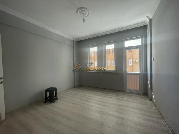 Трехкомнатная квартира со свежим ремонтом в 50 метрах от моря в Махмутлар, 120 м2 - Ракурс 12