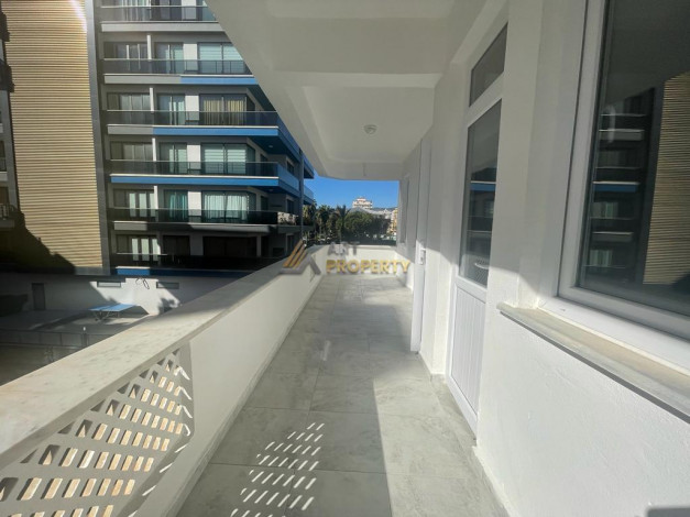 Трехкомнатная квартира со свежим ремонтом в 50 метрах от моря в Махмутлар, 120 м2 - Ракурс 14