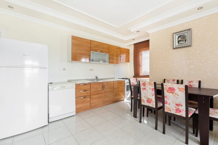 Просторная меблированная квартира 2+1 с видом на море и горы  в районе Махмутлар, 100 м2 - Ракурс 4