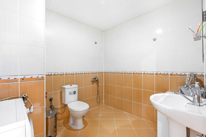 Просторная меблированная квартира 2+1 с видом на море и горы  в районе Махмутлар, 100 м2 - Ракурс 10