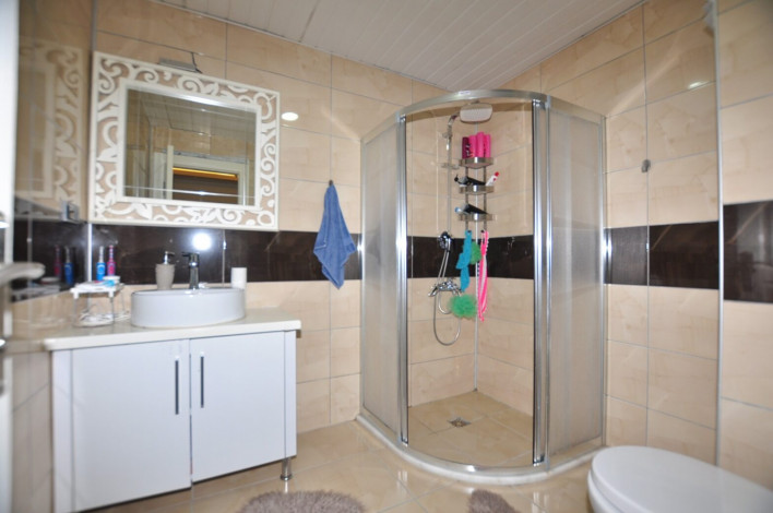 Меблированный пятикомнатный дуплекс с боковым видом на море и горы в районе Махмутлар, 280м - Ракурс 19