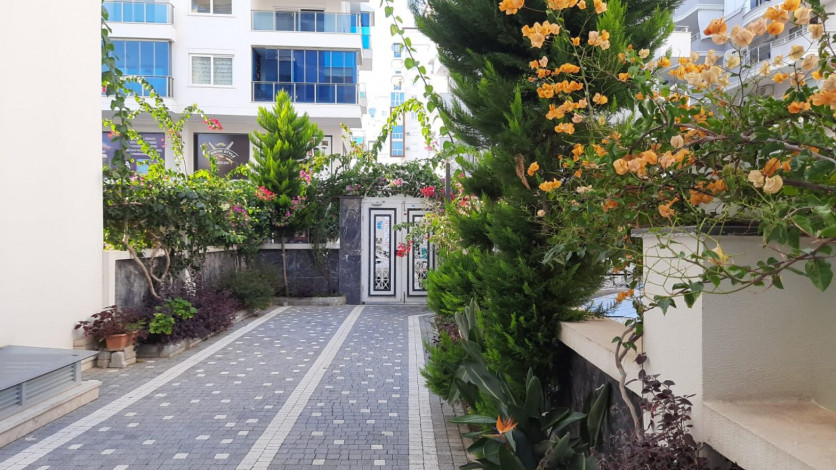 Четырехкомнатная квартира –пентхаус в районе Махмутлар, 234м - Ракурс 2