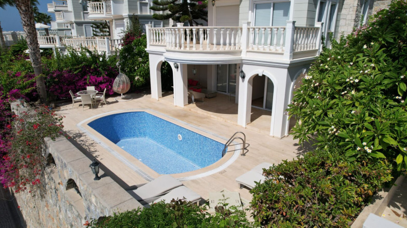 Просторная трехэтажная меблированная вилла в районе Конаклы, 250м. - Ракурс 2