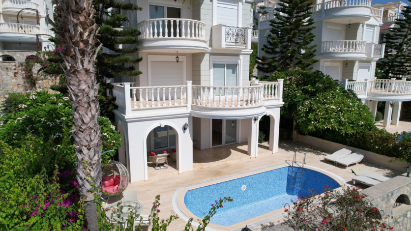 Просторная трехэтажная меблированная вилла в районе Конаклы, 250м. - Ракурс 3