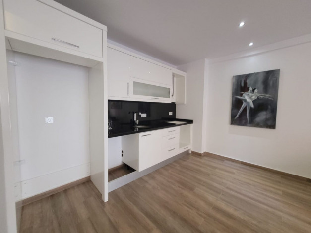 Двухкомнатная меблированная квартира в центре Алании, 80м - Ракурс 10