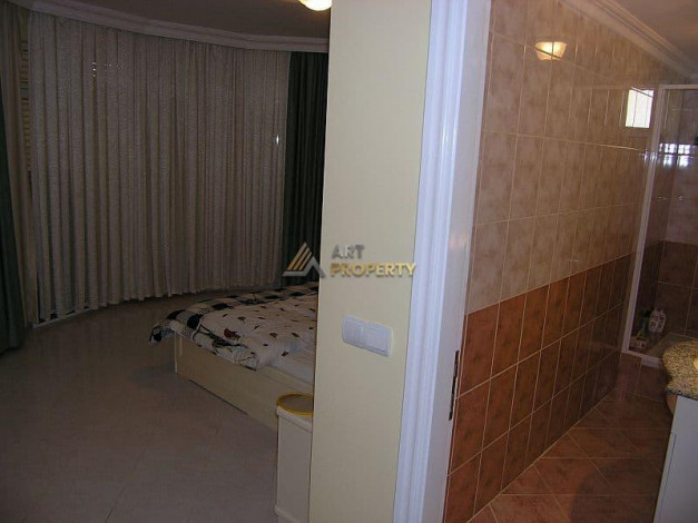 ID  1043 Просторная двухуровневая квартира 4+1 с видом на море в районе Кестель, 245 м2 - Ракурс 2