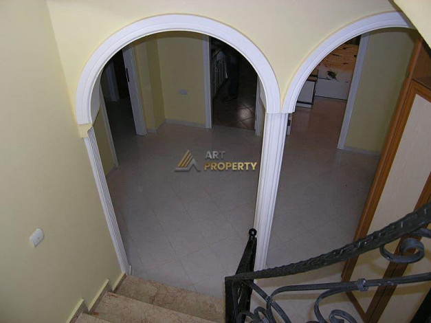 ID  1043 Просторная двухуровневая квартира 4+1 с видом на море в районе Кестель, 245 м2 - Ракурс 12